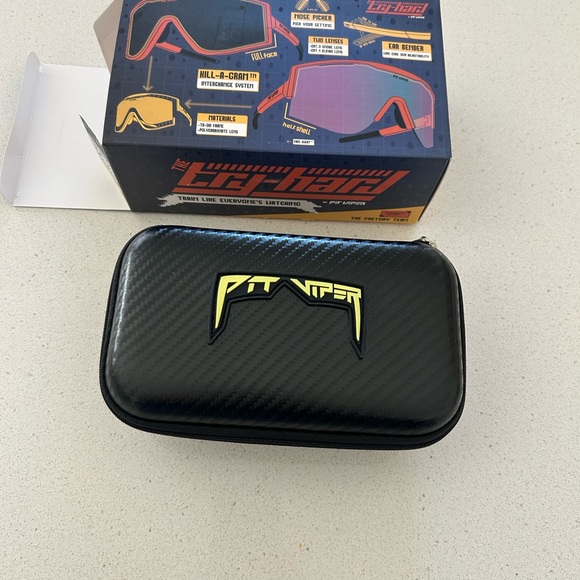 Pit Viper Bold Sunglasses with Case - Picture 4 of 6